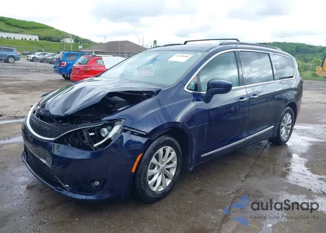 2017 Chrysler Pacifica Touring-L z USA, uszkodzony, nr VIN 2C4RC1BG1HR634210